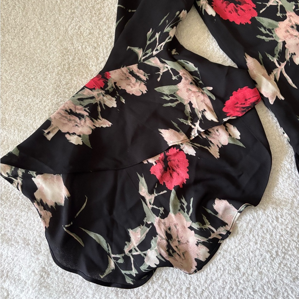 Vince Camuto Women’s Flared Sleeves Black,Red,Blouse Floral Print Size XL - Picture 5 of 7